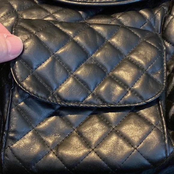 Black backpack - Picture 2 of 5